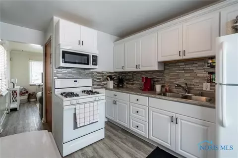 501 Darrow Ave, Toledo, OH 43607 photo 9