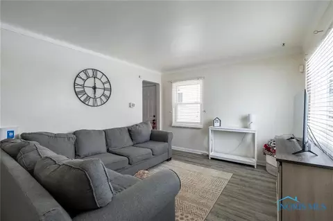 501 Darrow Ave, Toledo, OH 43607 photo 3