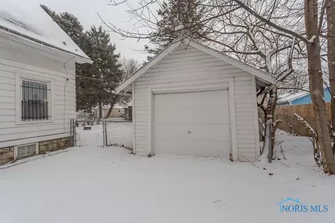 928 Evesham Ave, Toledo, OH 43607 photo 5