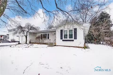 304 W College Ave, Pemberville, OH 43450