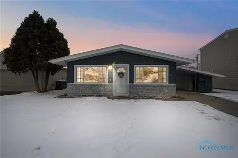 685 Centerfield Dr, Maumee, OH 43537