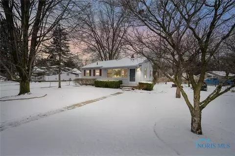 153 N Holland Sylvania Rd, Toledo, OH 43615