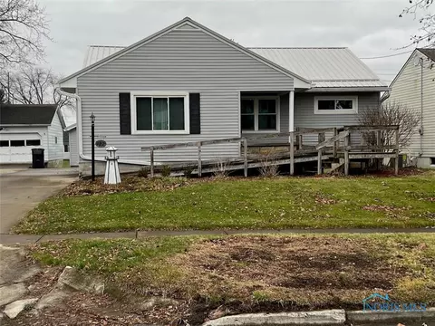 122 Roger Ave, Bellevue, OH 44811