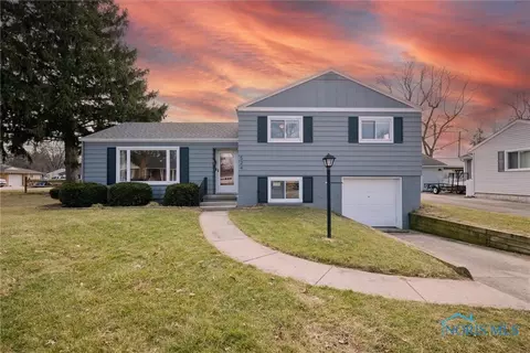 524 Garfield Dr, Perrysburg, OH 43551