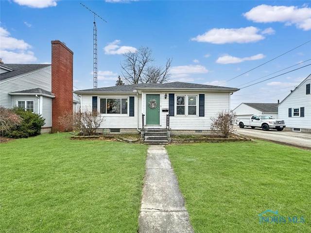 1711 Cherry St, Fremont, OH 43420