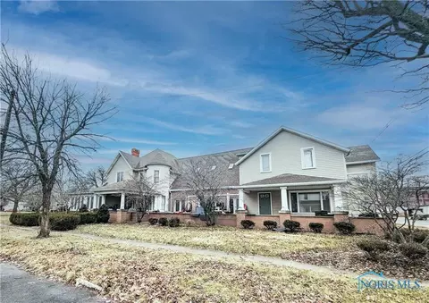 128 W Crocker St, Fostoria, OH 44830
