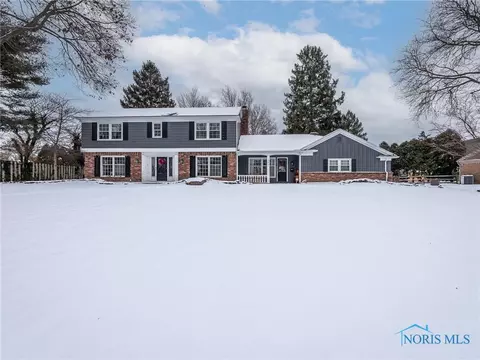 5031 Chatham Valley Dr, Toledo, OH 43615