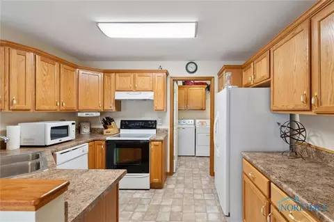 2241 Redbud Ln, Delta, OH 43515 photo 15