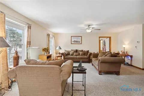 2241 Redbud Ln, Delta, OH 43515 photo 9