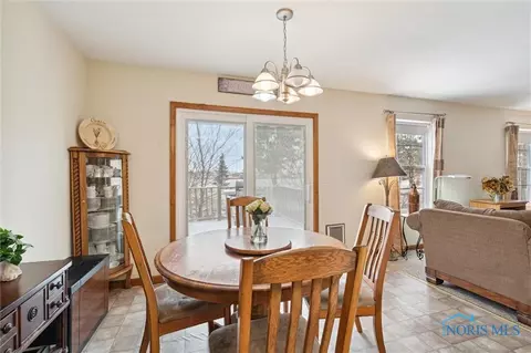 2241 Redbud Ln, Delta, OH 43515 photo 11