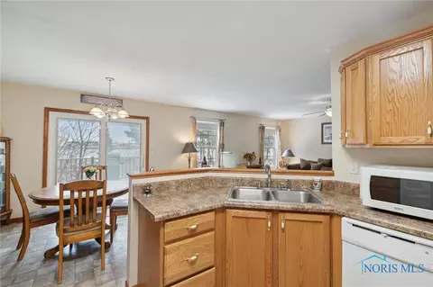 2241 Redbud Ln, Delta, OH 43515 photo 17