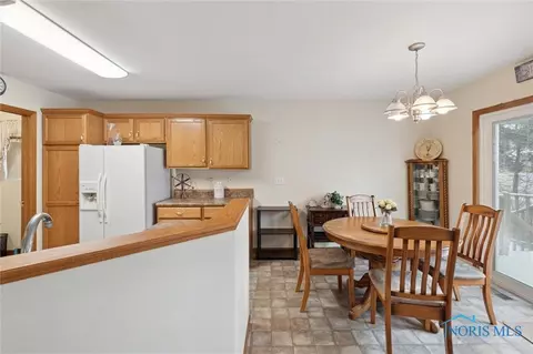 2241 Redbud Ln, Delta, OH 43515 photo 12