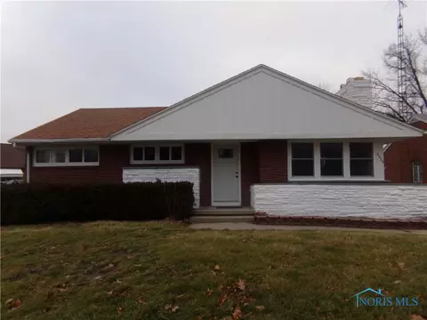 2639 Luverne Ave, Oregon, OH 43616