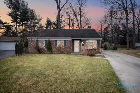 4801 Sandlewood Ct, Sylvania, OH 43560