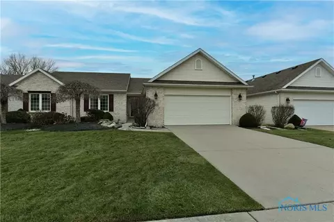 5035 Wynn Park Dr, Oregon, OH 43616