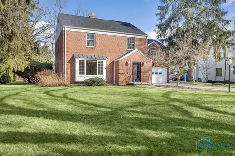 3766 Brookside Rd, Ottawa Hills, OH 43606