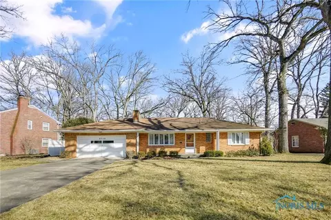 2750 Sandalwood Dr, Toledo, OH 43614