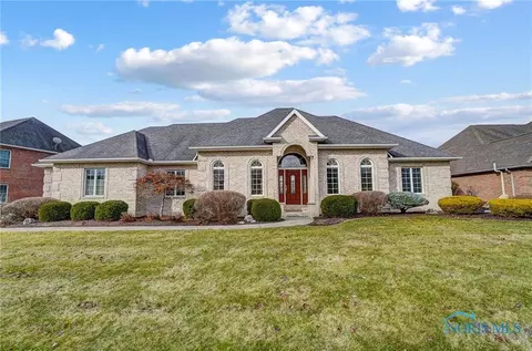 8440 Lakebrook Dr, Findlay, OH 45840