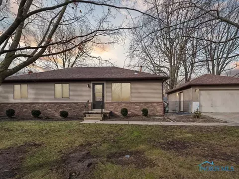 2009 Woodcrest Dr Rd, Oregon, OH 43616
