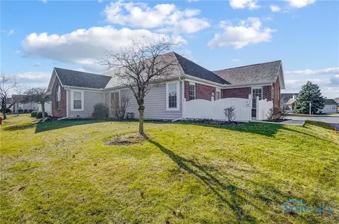 92 Summerfield Blvd, Bowling Green, OH 43402