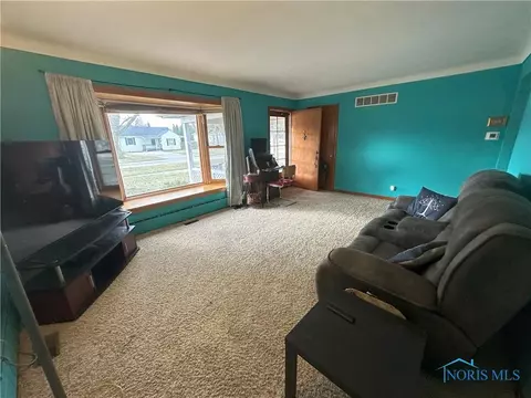407 E Indiana Ave, Maumee, OH 43537