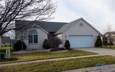 4274 Crystal Ridge Dr W, Maumee, OH 43537