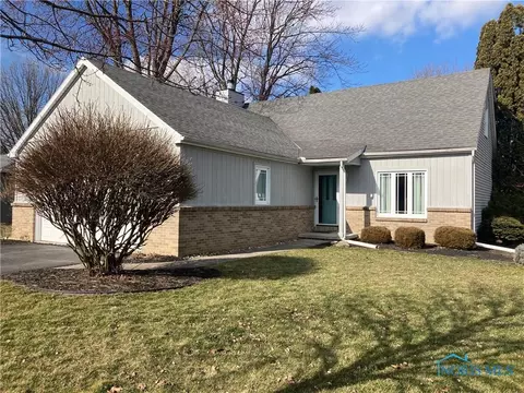 820 Continental Dr, Waterville, OH 43566