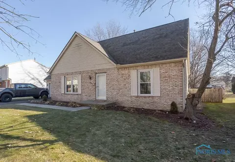 2054 Willowhill Ln, Toledo, OH 43615