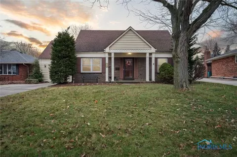 113 Rossway Ave, Rossford, OH 43460