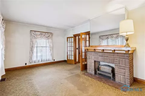 209 E Lima St, Findlay, OH 45840 photo 8