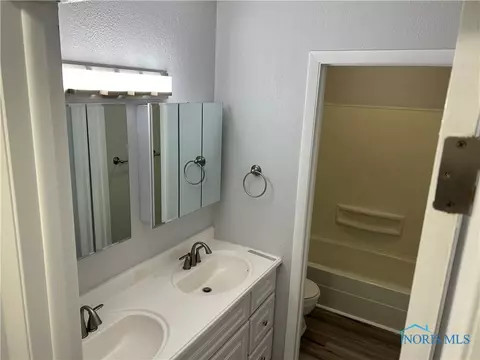 357 Wrexham Ln #103, Maumee, OH 43537 photo 13