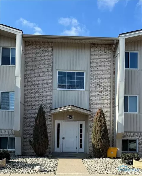 6640 Salisbury Rd #F203, Maumee, OH 43537