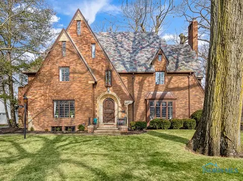 3634 W Bancroft St, Ottawa Hills, OH 43606