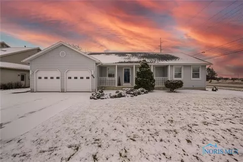 858 N Christopher St, Bowling Green, OH 43402