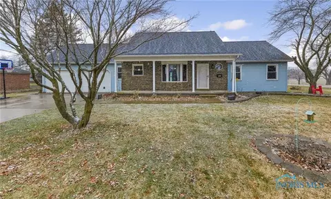 102 Taylor Dr, West Unity, OH 43570