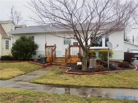 2225 Sheffield Pl, Northwood, OH 43619