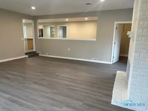 852 Independence Rd, Toledo, OH 43607 photo 2