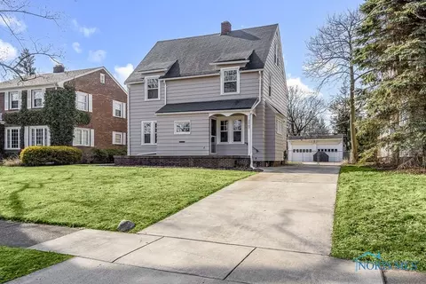 2407 Hempstead Rd, Ottawa Hills, OH 43606
