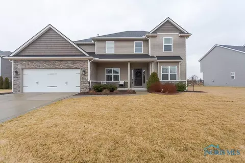 1483 Blackhawk Dr, Waterville, OH 43566