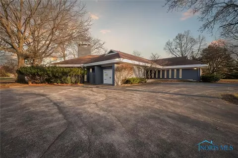 29742 Gleneagles Rd, Perrysburg, OH 43551