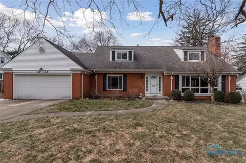 2129 Emkay Dr, Ottawa Hills, OH 43606
