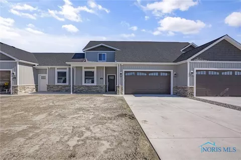 204 E Bridge Rd, Northwood, OH 43619