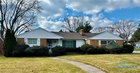 2919 Isha Laye Dr, Toledo, OH 43606