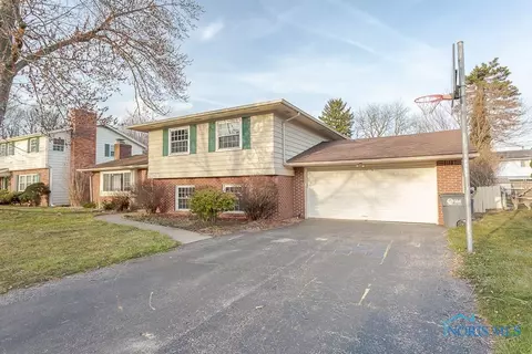 1913 Oaklawn Dr, Toledo, OH 43614