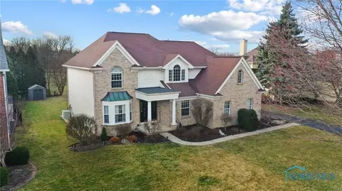 26709 Green Ville Dr, Perrysburg, OH 43551