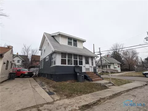 402 Elder Dr, Toledo, OH 43608 photo 2