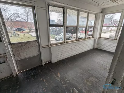 402 Elder Dr, Toledo, OH 43608 photo 3