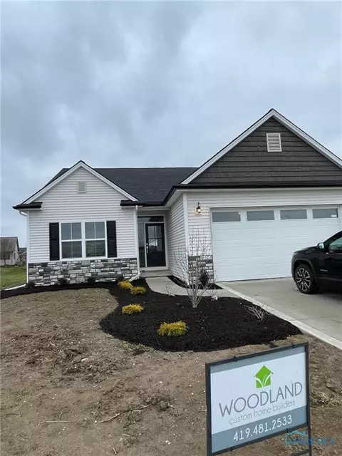 343 Plantation Ln, Oak Harbor, OH 43449