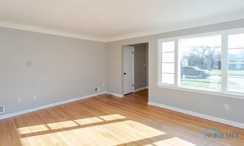1009 Independence Rd, Toledo, OH 43607 photo 6