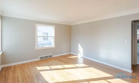1009 Independence Rd, Toledo, OH 43607 photo 4